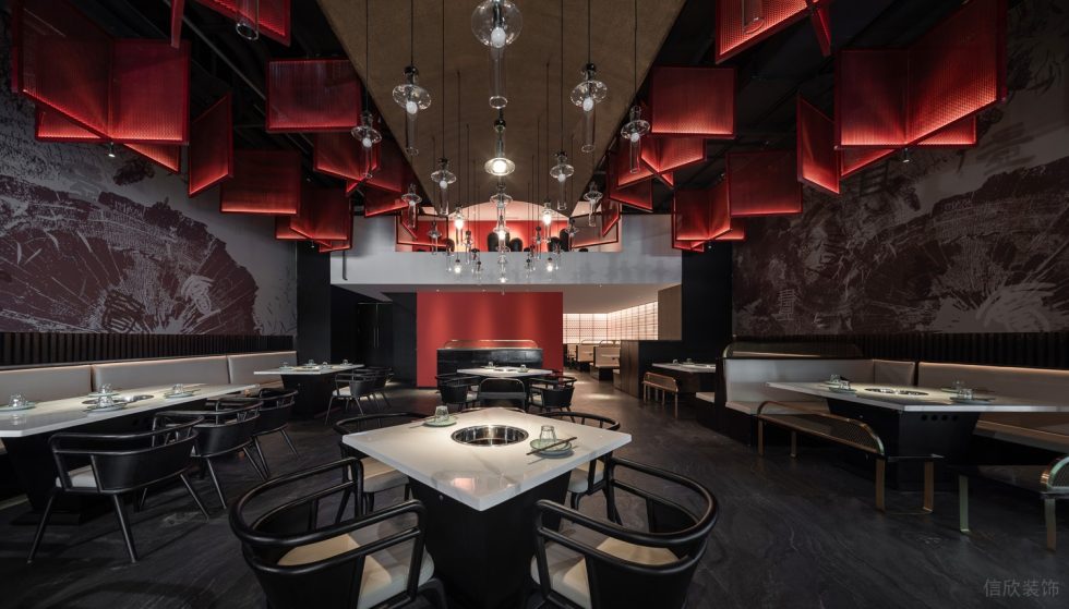 古典新中式火鍋店紅色異性吊燈裝修設(shè)計