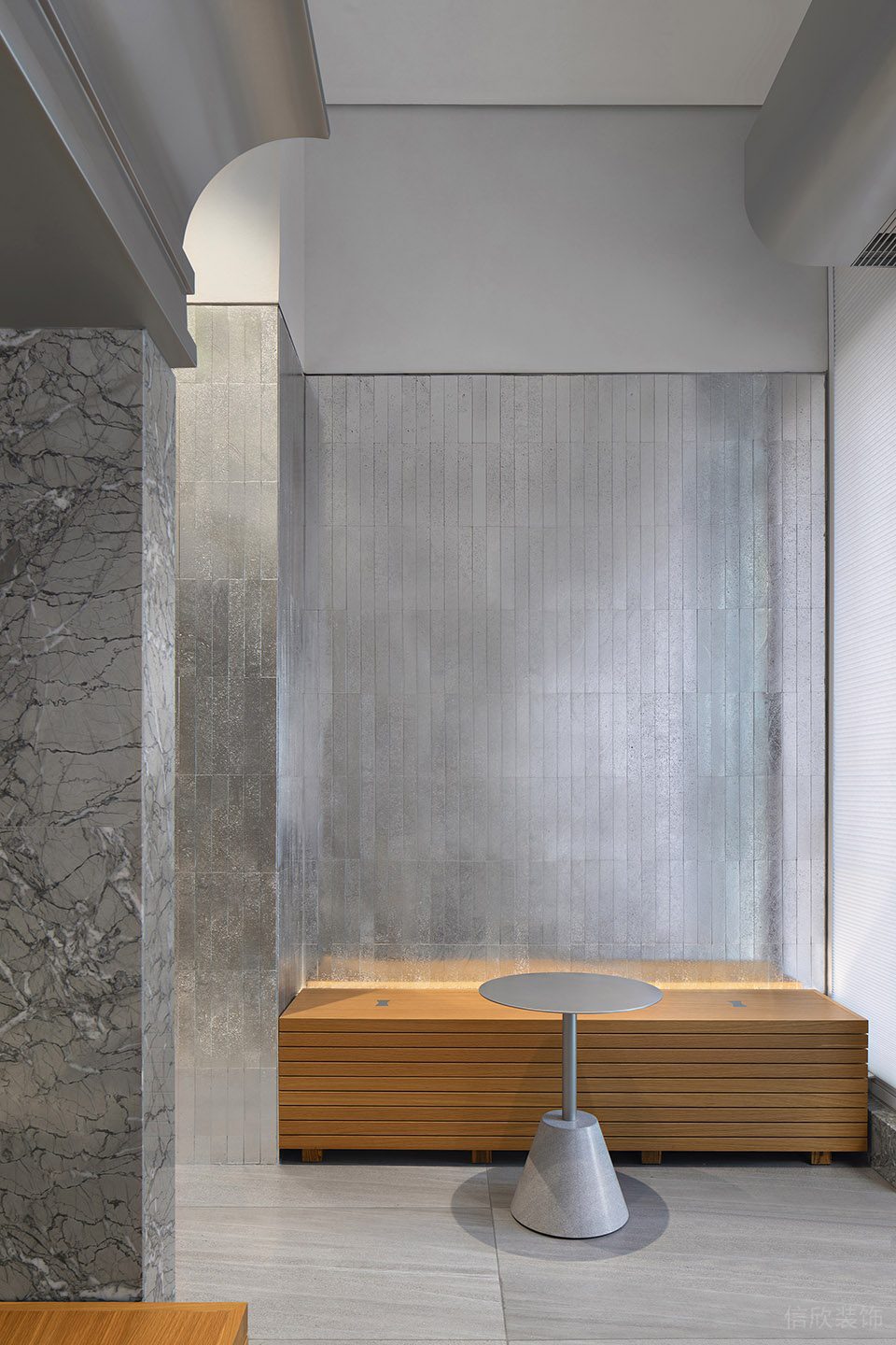 工業(yè)簡約風飲品店錫箔板背景墻裝修設計