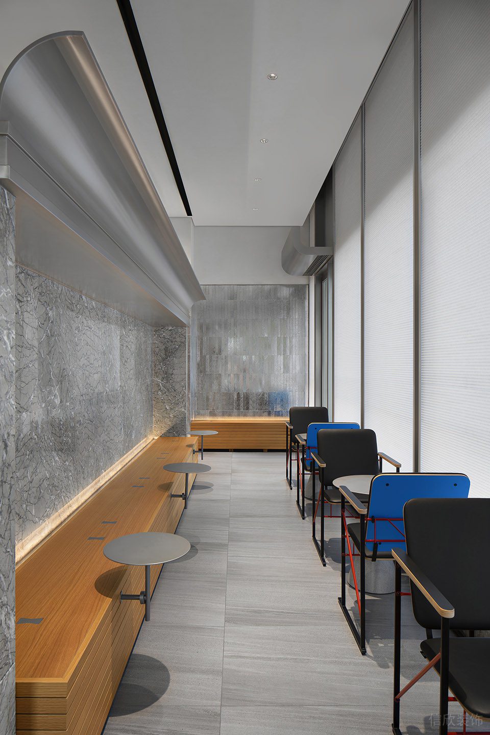 工業(yè)簡約風飲品店圓弧異形天花裝修設計