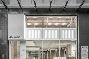 灰白色工業(yè)風(fēng)辦公室裝修設(shè)計灰白色外立面門頭形象效果圖