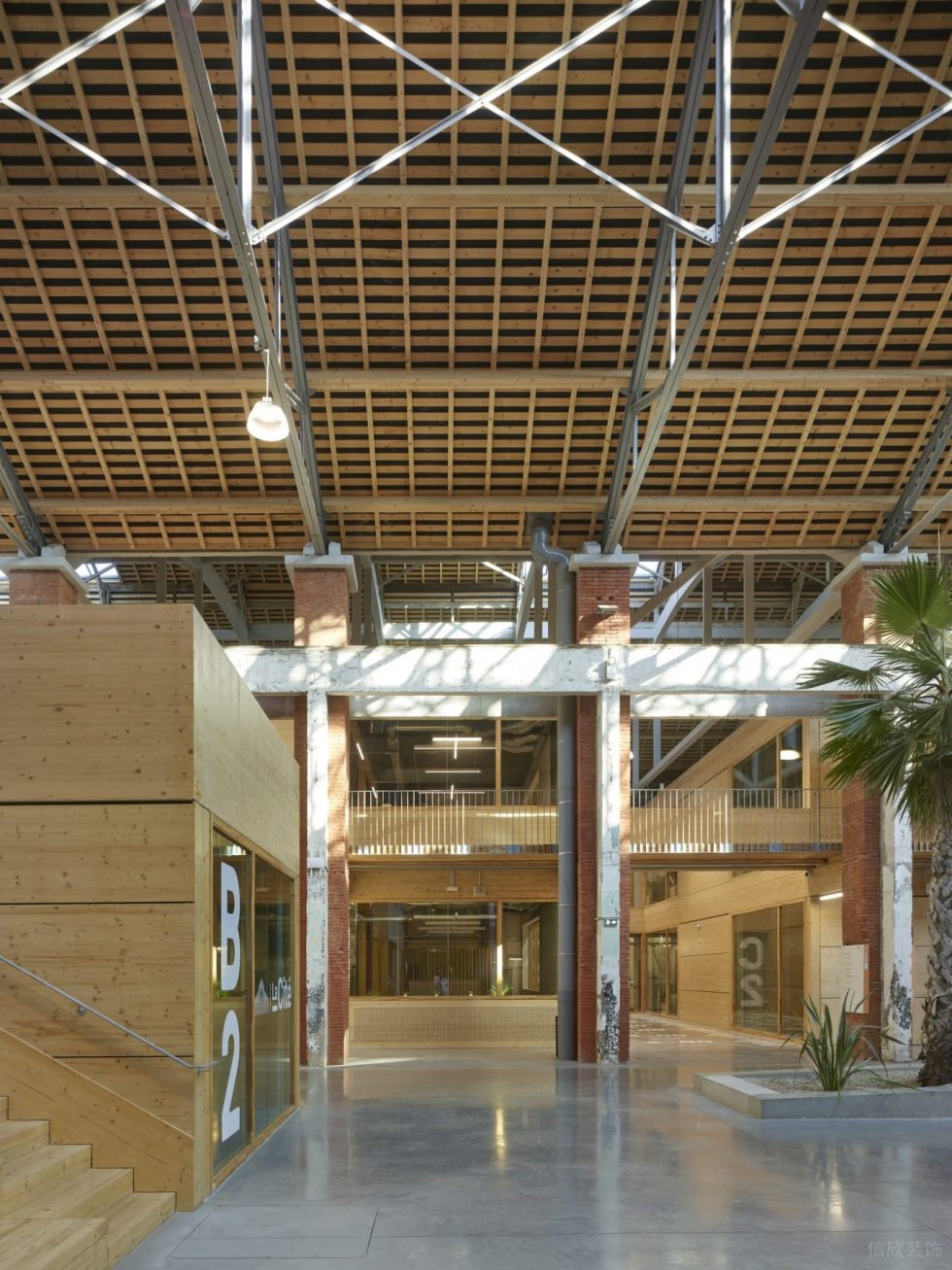 混搭風(fēng)辦公室裝修案例 一層大廳