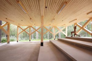 戶外全木結(jié)構(gòu)辦公室裝修設(shè)計(jì) 底層鏤空結(jié)構(gòu)