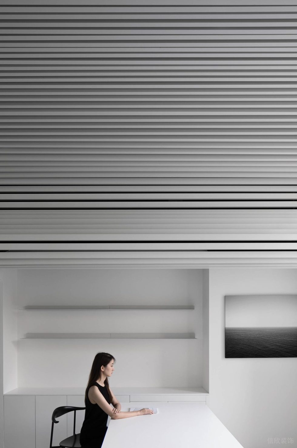 極簡風(fēng)藝術(shù)辦公室裝修設(shè)計(jì) 豎格柵造型吊頂