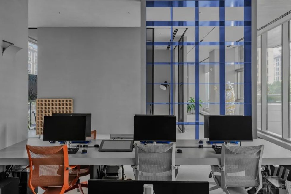 極簡黑白灰風格辦公室裝修案例灰色啞光烤漆工作臺 極簡黑白灰風格辦公室裝修案例灰色啞光烤漆工作臺