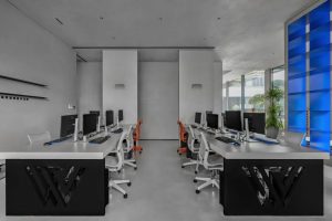 深圳福田喜年中心極簡黑白灰風格辦公室裝修案例工作區(qū)效果圖