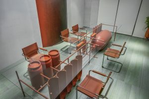 機械工業(yè)風辦公室裝修設計橙色主題會議室效果圖