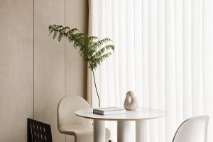 簡約北歐風(fēng)辦公室裝修設(shè)計 窗邊造型小桌椅