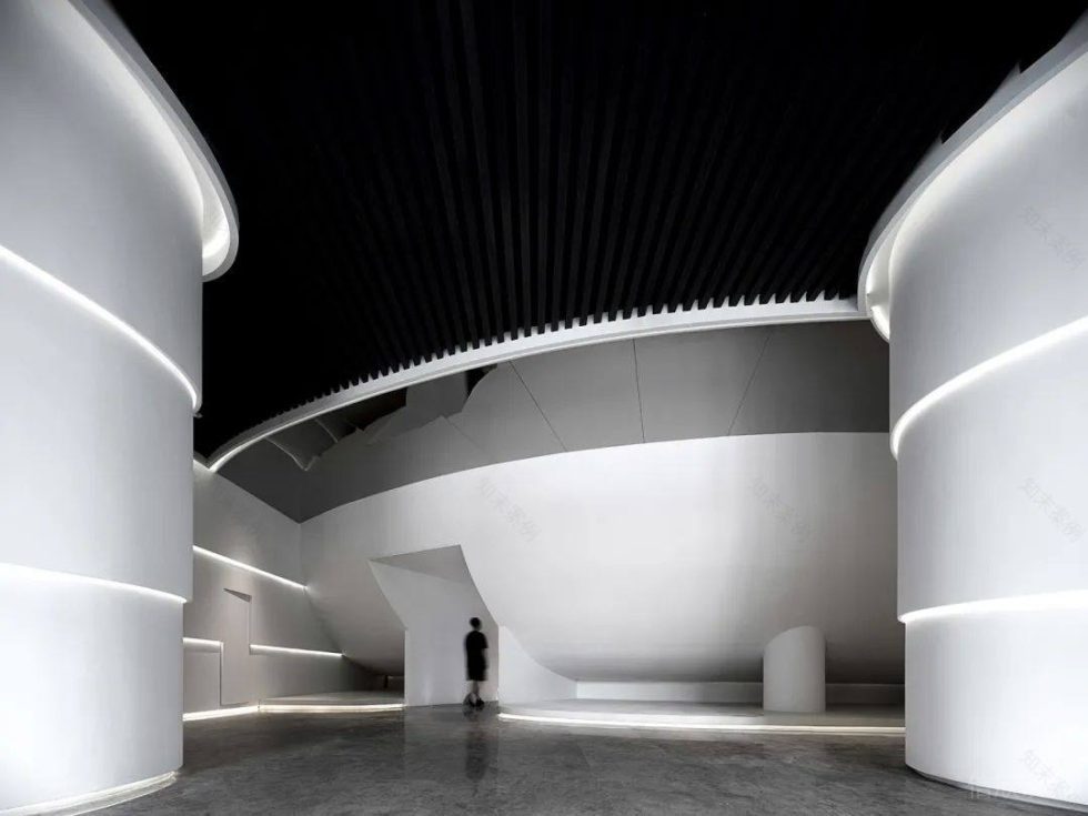 摩登現(xiàn)代風(fēng)辦公室裝修案例黑白灰前廳