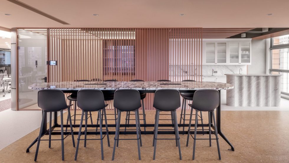 玫瑰金時(shí)尚風(fēng)辦公室裝修設(shè)計(jì) 茶水間大理石餐桌