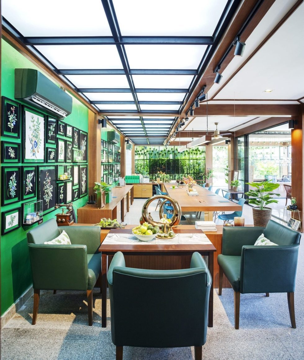 暖色田園風(fēng)辦公室裝修設(shè)計墨綠色皮革座椅 暖色田園風(fēng)辦公室裝修設(shè)計墨綠色皮革座椅