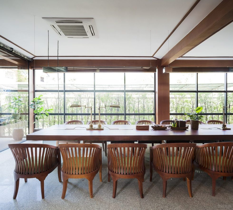 暖色田園風(fēng)辦公室裝修設(shè)計暖木色會議桌 暖色田園風(fēng)辦公室裝修設(shè)計暖木色會議桌