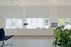 清新簡約風(fēng)辦公室裝修設(shè)計 白色烤漆木飄窗臺