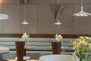 清新自然花餐廳背景墻裝修設(shè)計