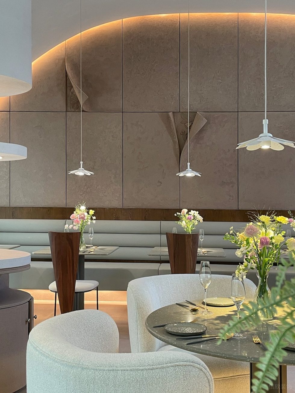 清新自然花餐廳背景墻裝修設(shè)計(jì)