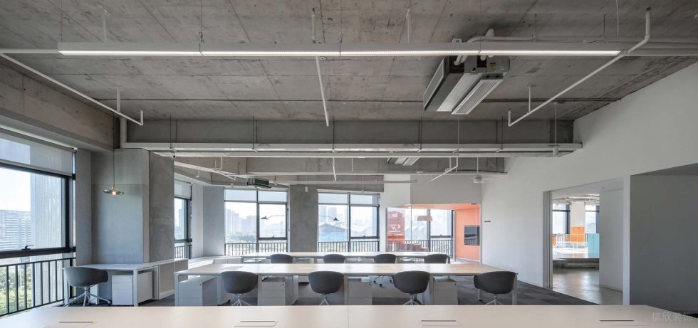 時(shí)尚極簡(jiǎn)風(fēng)辦公室裝修設(shè)計(jì)純白色辦公桌