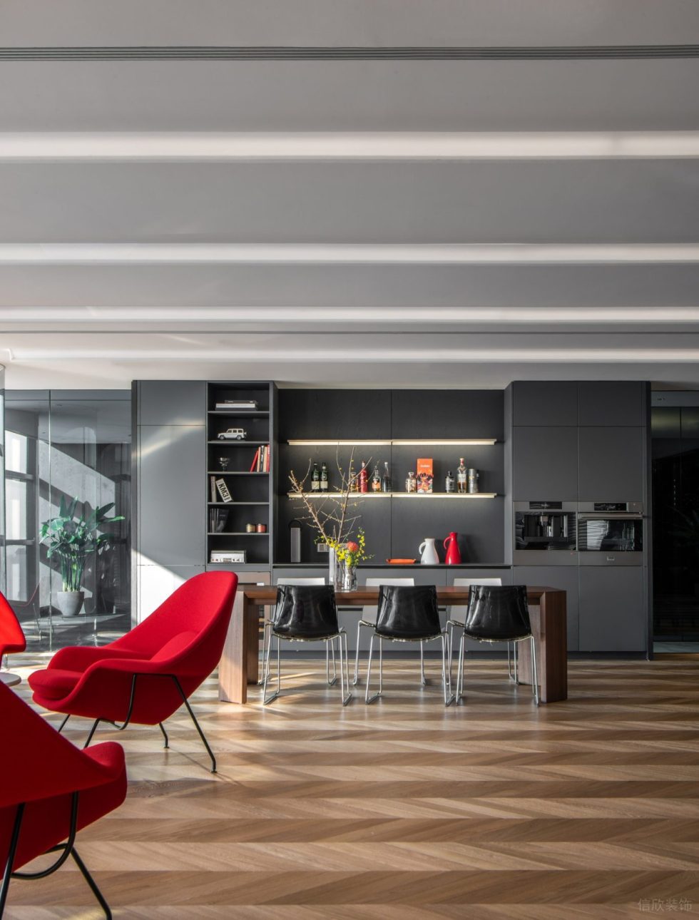 時(shí)尚金屬風(fēng)辦公室裝修設(shè)計(jì) 開(kāi)放式茶水間