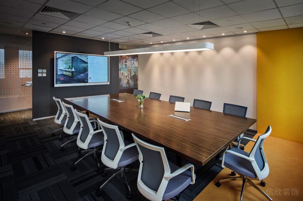 時(shí)尚簡約風(fēng)辦公室裝修設(shè)計(jì)灰白黃三色會(huì)議室