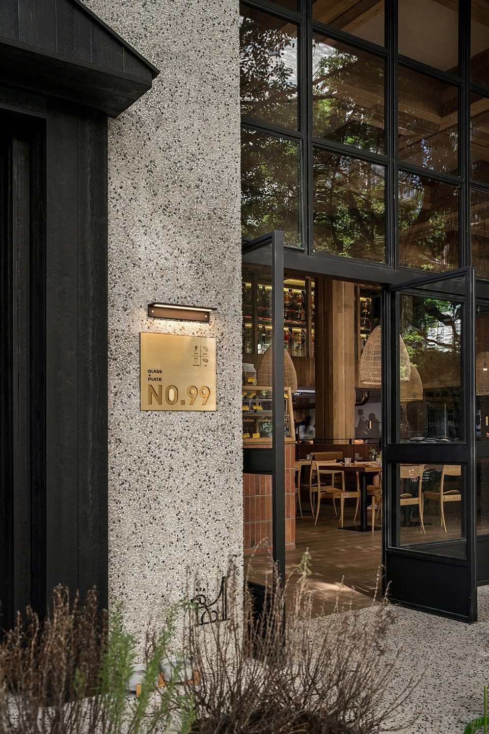 舒適原木風(fēng)餐廳簡(jiǎn)約玻璃門裝修設(shè)計(jì)