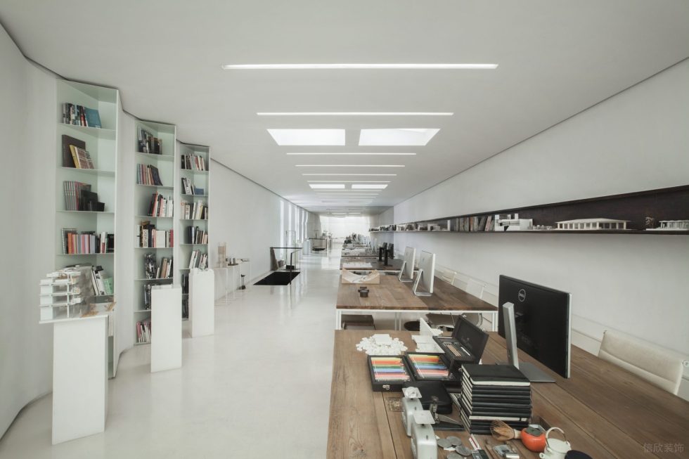 素雅極簡風(fēng)辦公室裝修設(shè)計(jì)白色平頂石膏板天花