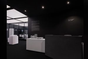 深圳福田區(qū)蓮花安聯(lián)大廈黑白簡約風格辦公室裝修案例 前臺服務區(qū)