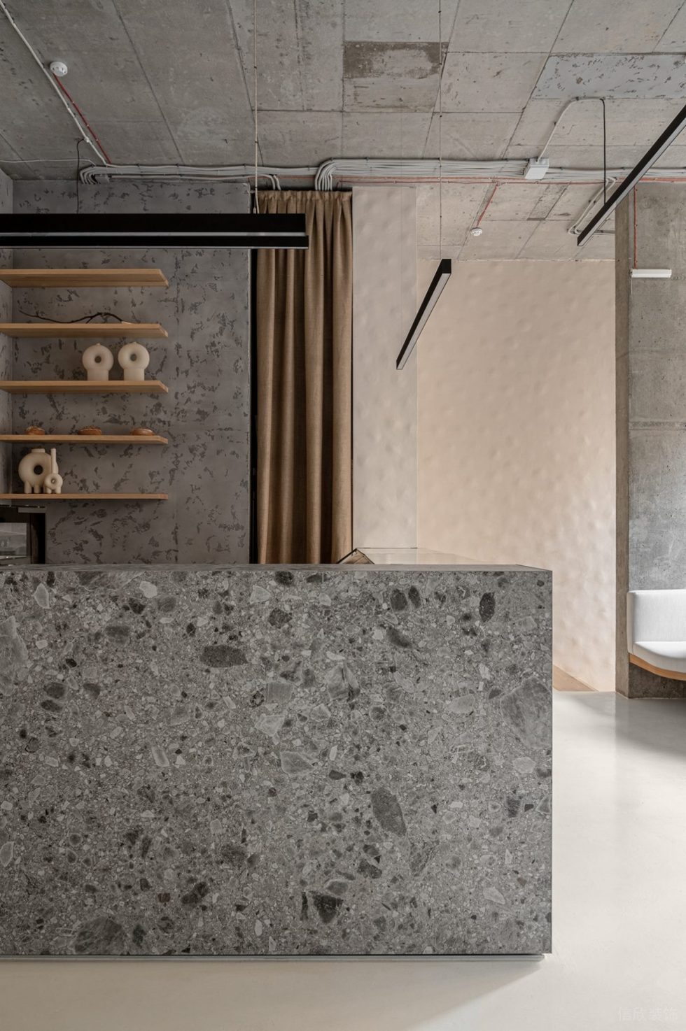 深圳市簡(jiǎn)約侘寂風(fēng)甜品店水磨石臺(tái)面裝修設(shè)計(jì)