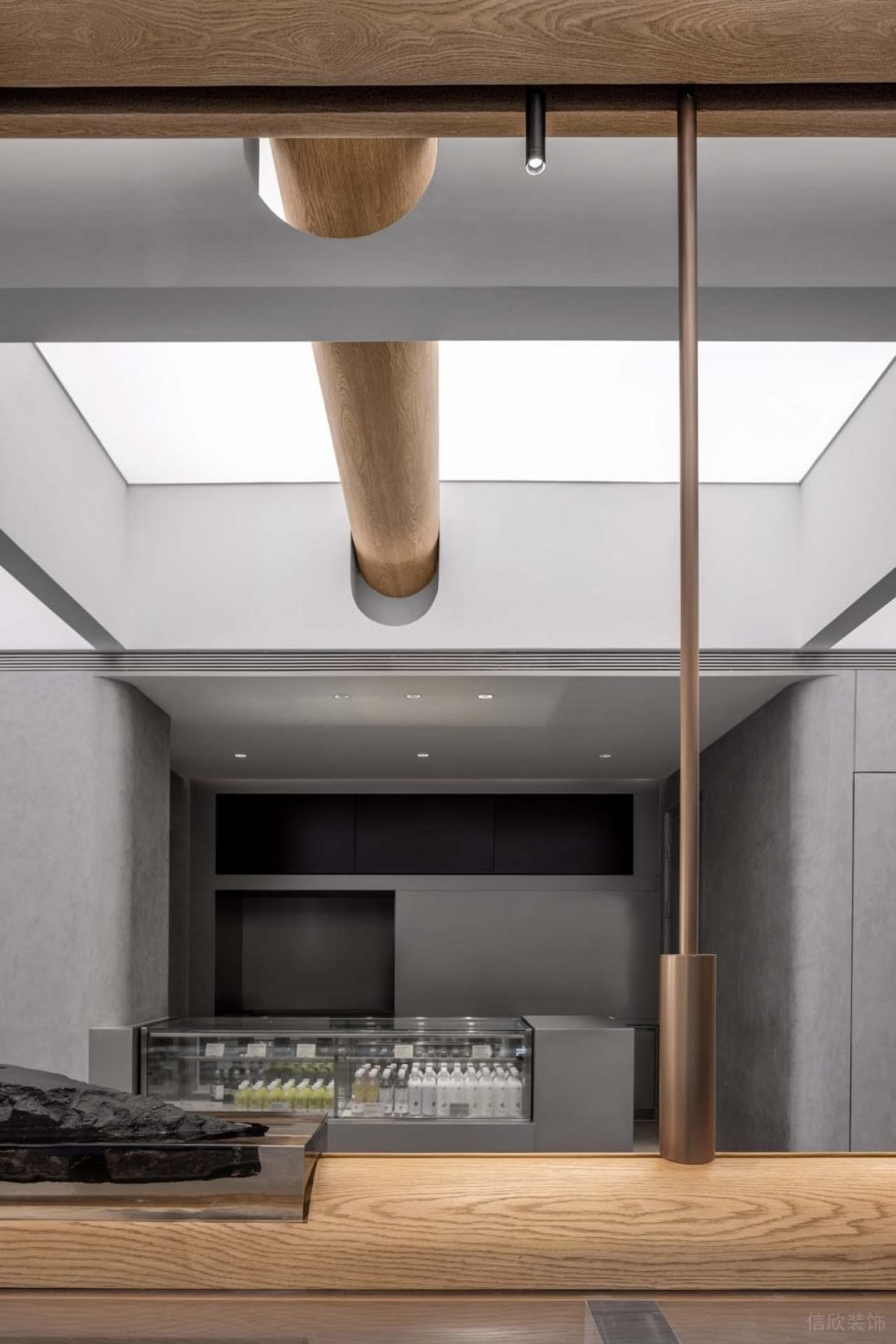 深圳市現(xiàn)代極簡風飲品店金屬支撐裝修設(shè)計