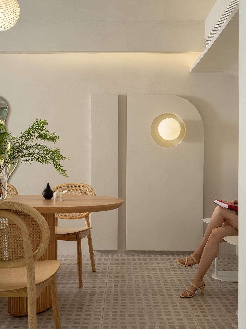 現(xiàn)代簡(jiǎn)約風(fēng)甜品站咖色過(guò)道裝修設(shè)計(jì)