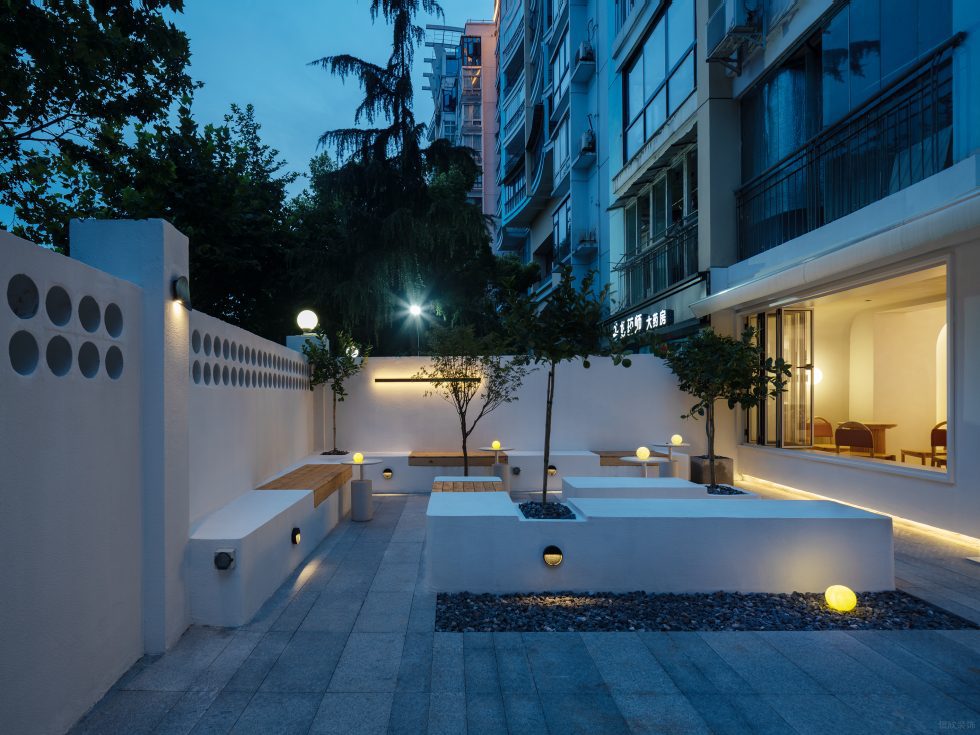 現(xiàn)代簡(jiǎn)約風(fēng)甜品站清新門(mén)庭裝修設(shè)計(jì)