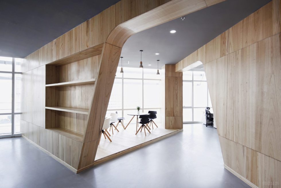 現(xiàn)代原木風(fēng)辦公室裝修設(shè)計(jì)原木色壁龕