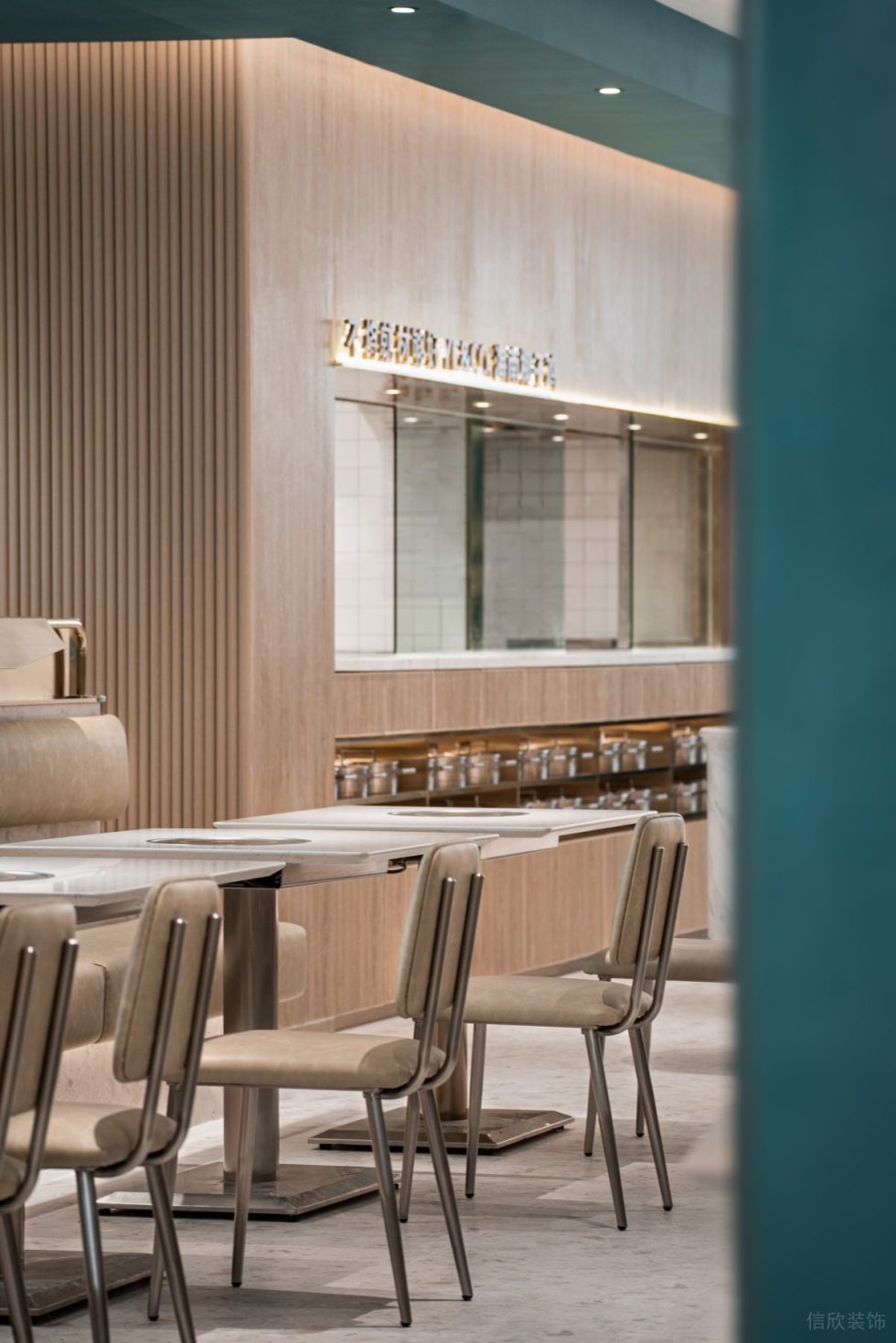 椰林海岸極簡(jiǎn)風(fēng)火鍋店用餐桌椅裝修設(shè)計(jì)