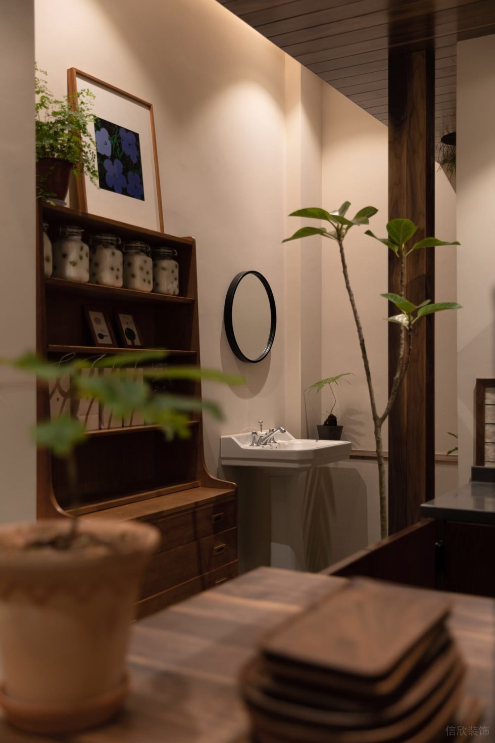 原木風(fēng)咖啡店簡約洗手池裝修設(shè)計