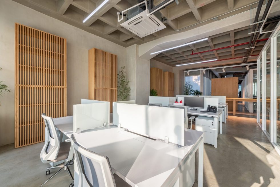 原木工業(yè)風辦公室裝修設計白色辦公桌