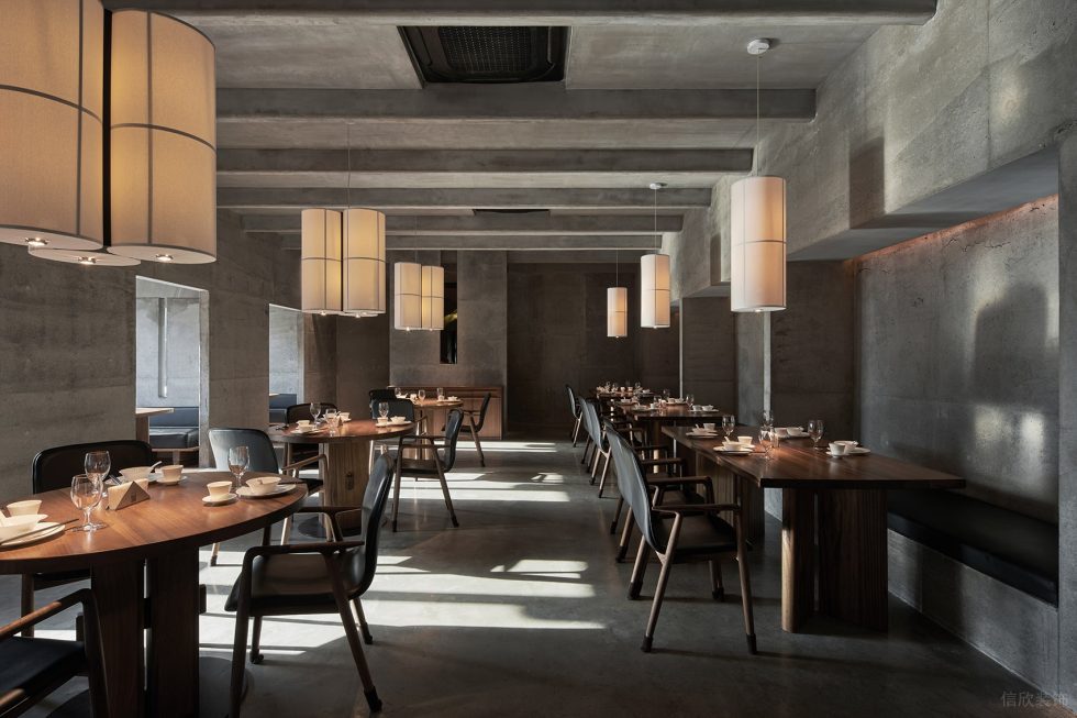 原始簡單素雅中餐廳散客區(qū)樸素吊燈效果圖