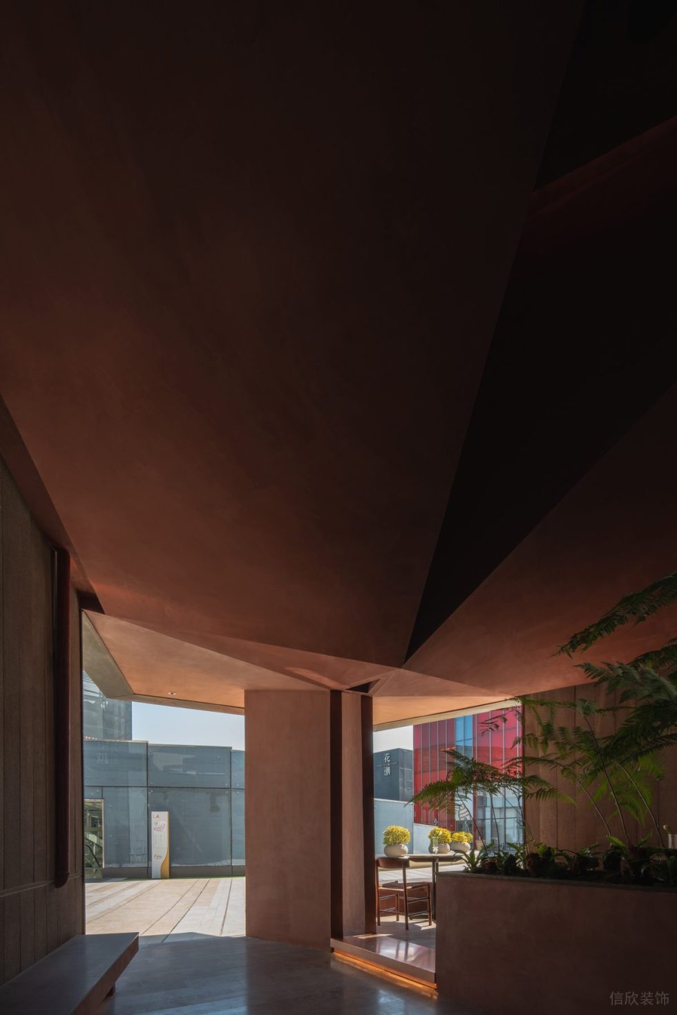 自然原始餐廳深邃入口裝修設(shè)計(jì)