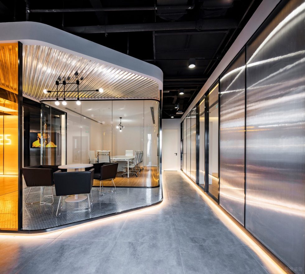 動感現(xiàn)代風(fēng)辦公室裝修設(shè)計銀色拉絲不銹鋼飾面板