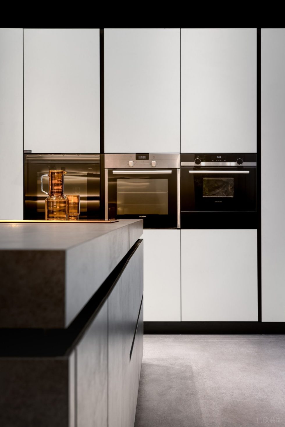 低奢時(shí)尚感巖板體驗(yàn)展廳裝修設(shè)計(jì) 白色櫥柜面板