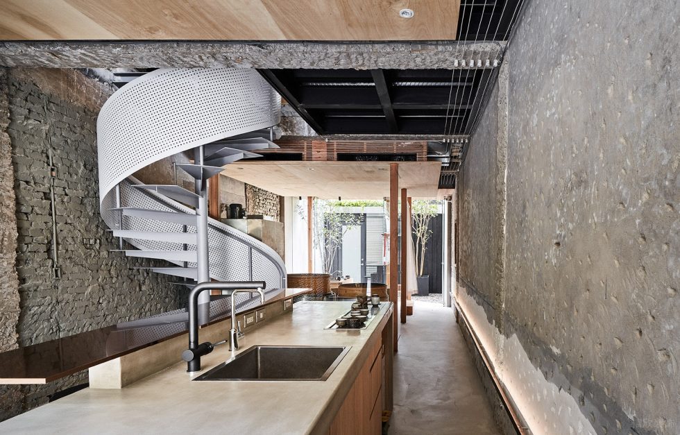 工業(yè)風茶室不銹鋼旋轉樓梯設計效果圖