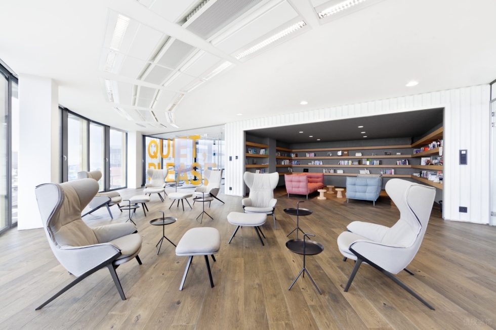 簡約混搭風(fēng)辦公室裝修設(shè)計暖白色多功能休閑廳