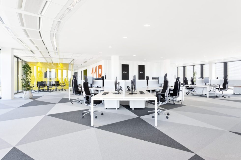 簡約混搭風(fēng)辦公室裝修設(shè)計灰白色辦公區(qū)