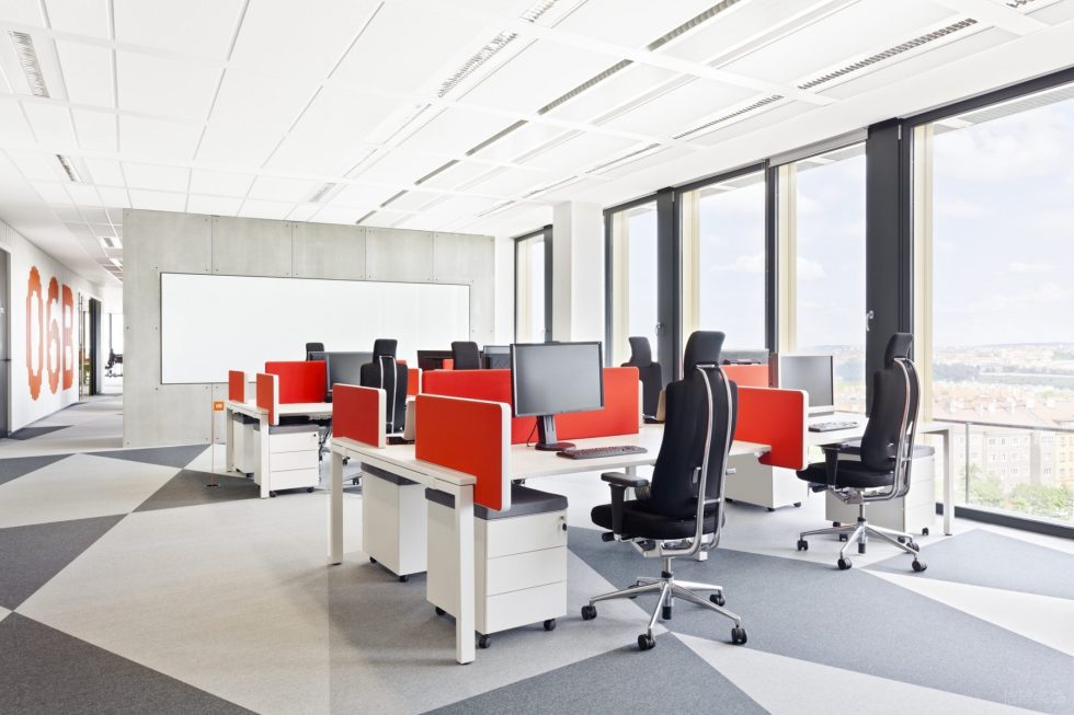 簡約混搭風(fēng)辦公室裝修設(shè)計灰白色工作區(qū)