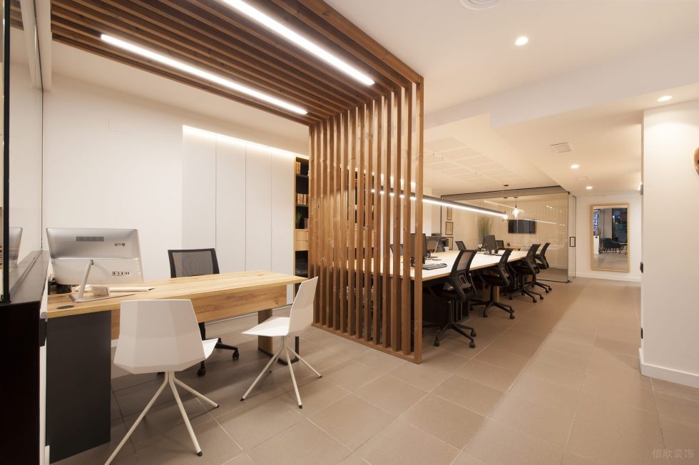 暖白色極簡風辦公室裝修設(shè)計暖白色工作區(qū)