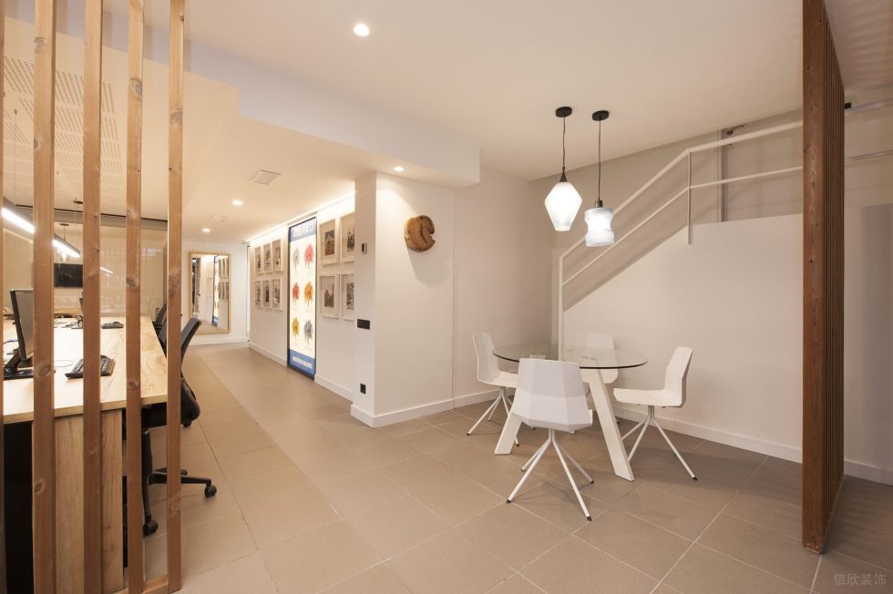 暖白色極簡風辦公室裝修設計暖白色洽談區(qū)