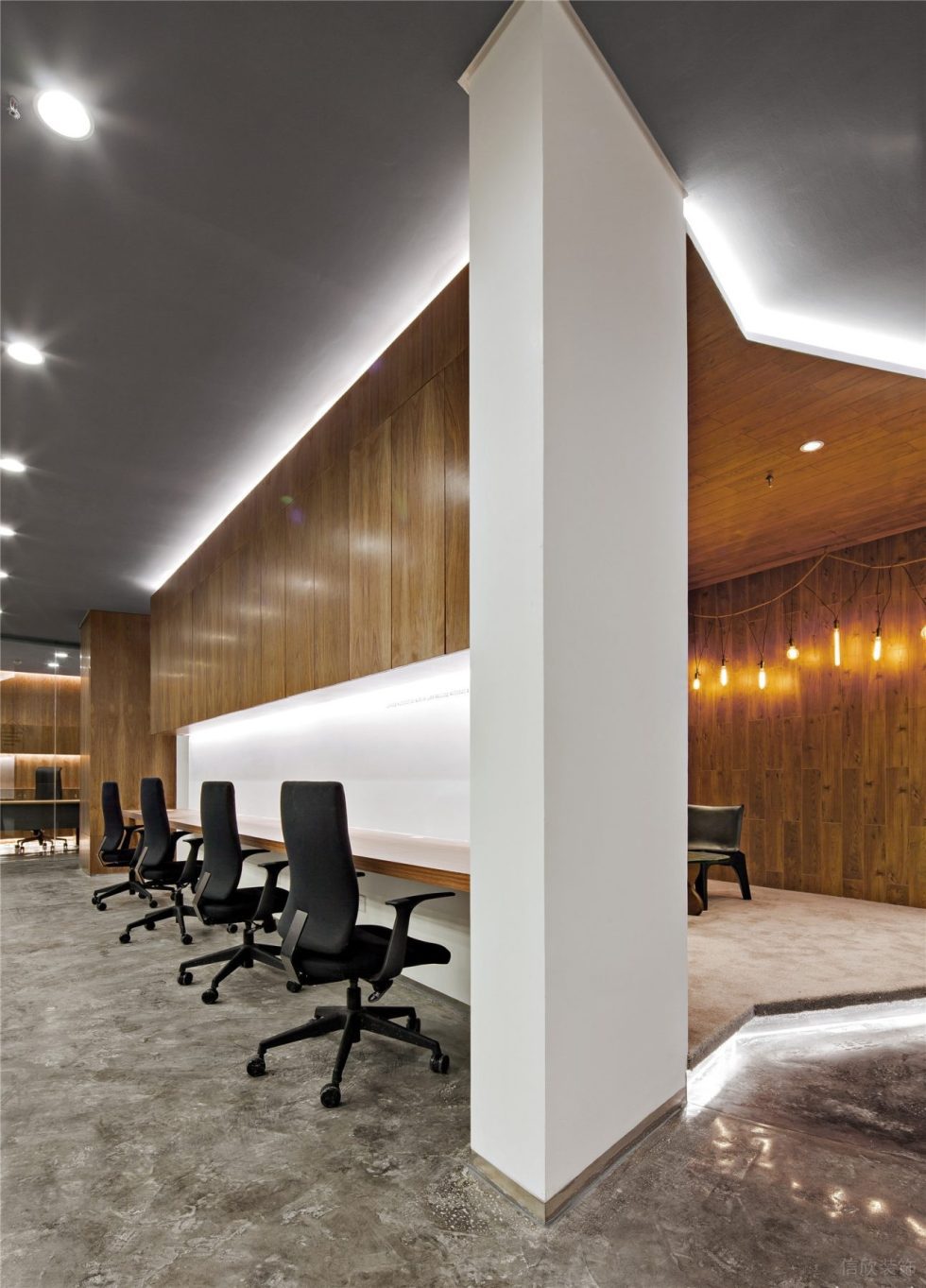 暖白色簡(jiǎn)約風(fēng)辦公室裝修設(shè)計(jì)白木色辦公區(qū)效果圖