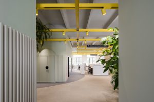 奇趣簡約風(fēng)辦公室裝修設(shè)計淺色系辦公區(qū)效果圖