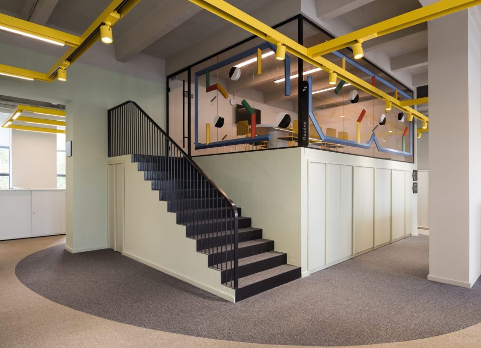 奇趣簡約風辦公室裝修設計黑綠色樓梯 奇趣簡約風辦公室裝修設計黑綠色樓梯