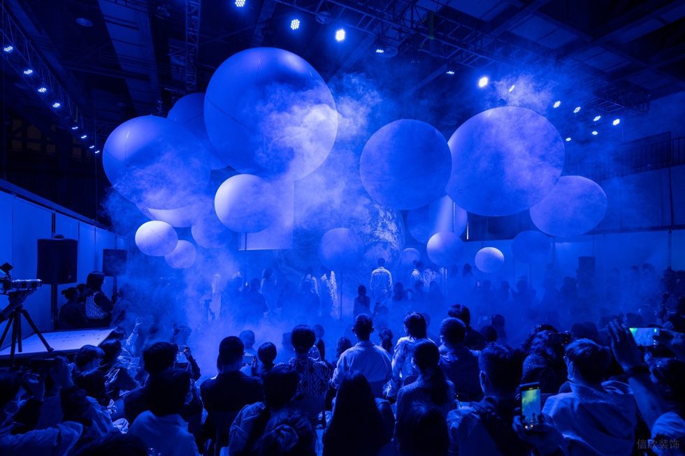 世界觀對話空間展廳裝修設(shè)計 藍色燈光設(shè)計