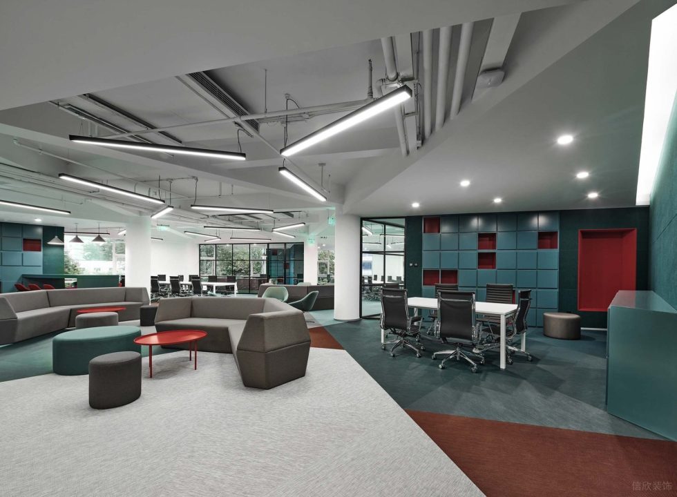 深青色現(xiàn)代風辦公室裝修設(shè)計深青色辦公大廳