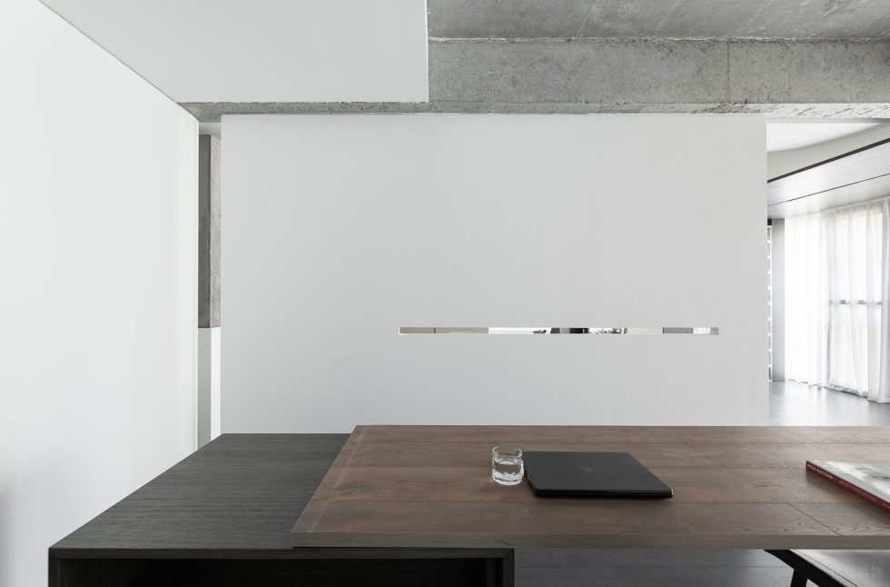 深圳龍華極簡風(fēng)格工作室辦公空間裝修設(shè)計(jì) 白色隔斷