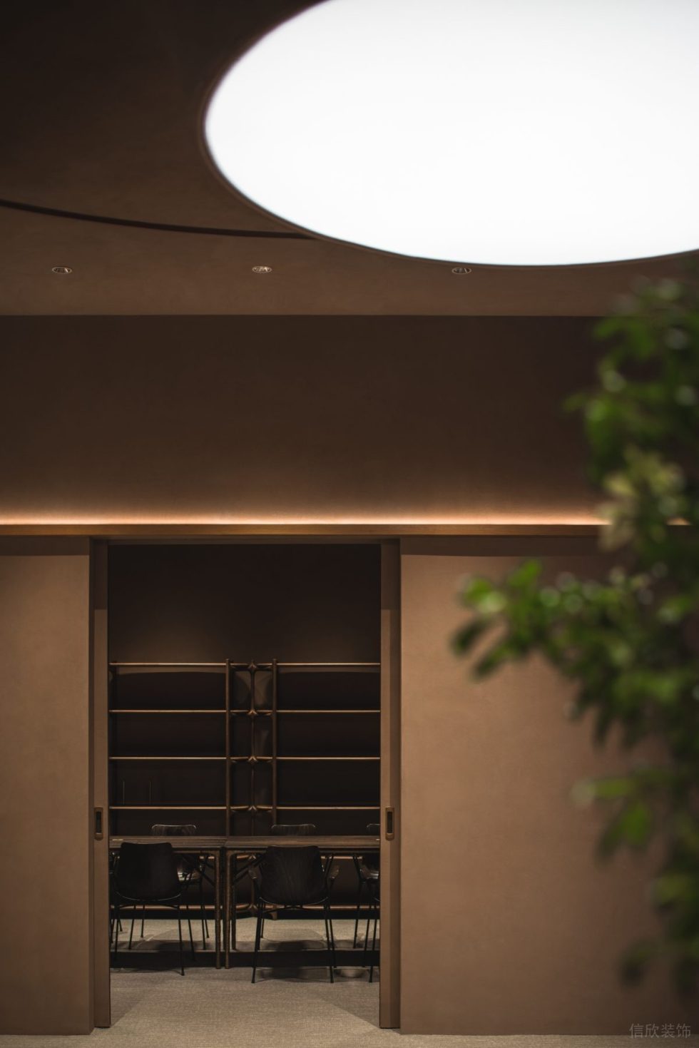 土黃簡(jiǎn)約色調(diào)收藏品展廳裝修設(shè)計(jì) 內(nèi)部收藏室