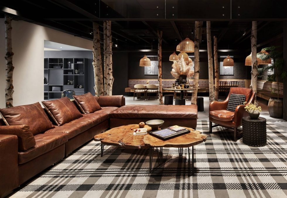 現(xiàn)代復(fù)古風(fēng)花樣生活館展廳裝修設(shè)計(jì) 深棕色皮藝沙發(fā)